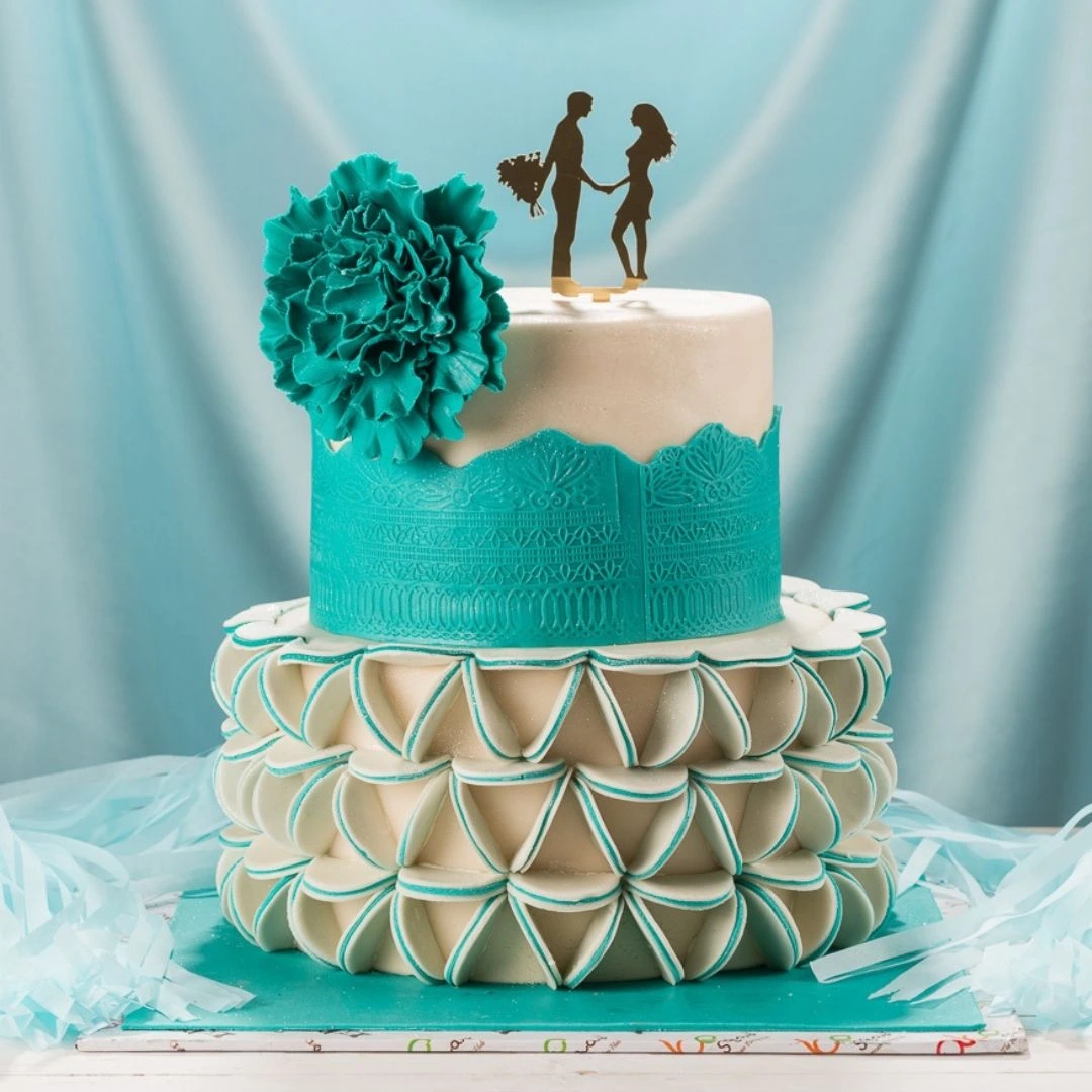 Luxury bridal wedding cake with elegant design